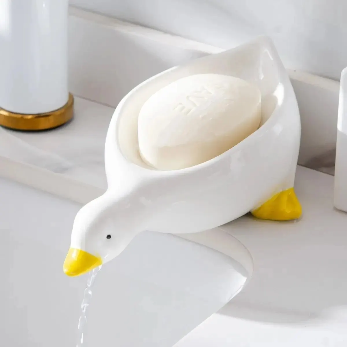Porte savon dans la douche - canard éclatant